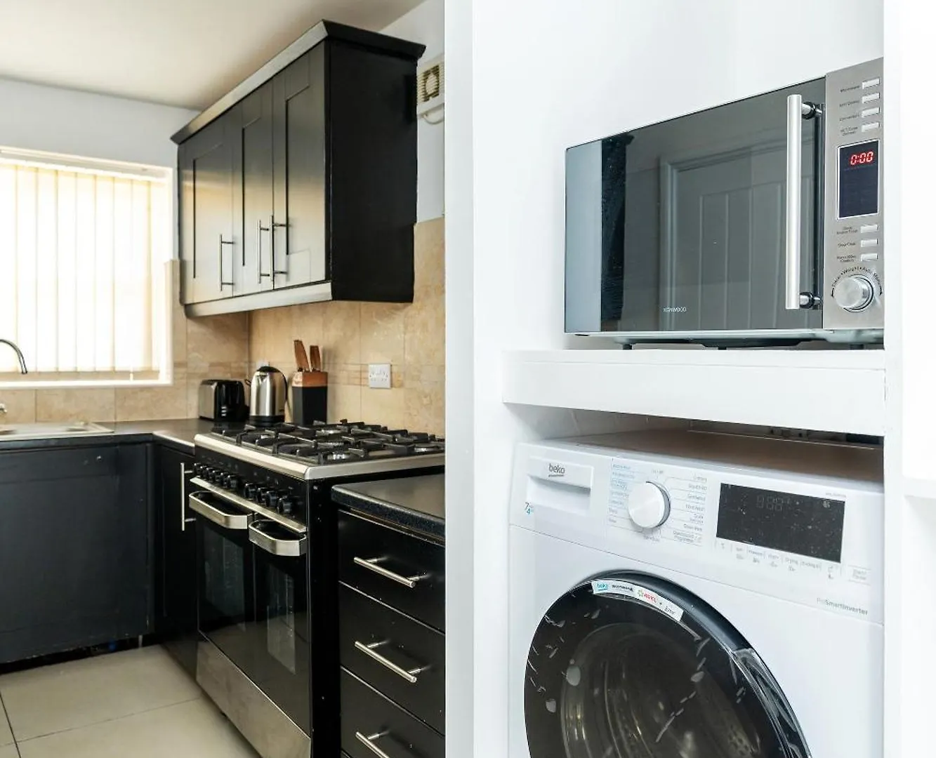 4Bdr House,8 Guests, Contractor Stays , Holiday Home, Free Parking, Reliable Wifi, Worksite And Amenities Nearby!