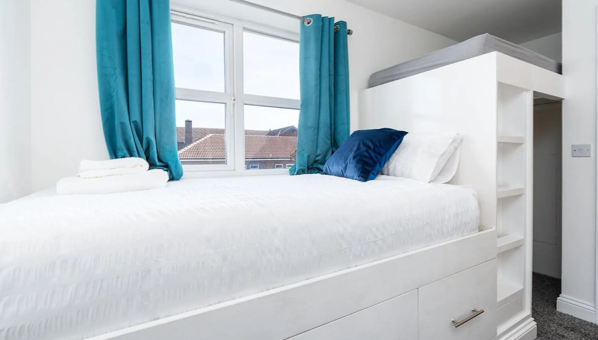 4Bdr House,8 Guests, Contractor Stays , Holiday Home, Free Parking, Reliable Wifi, Worksite And Amenities Nearby!